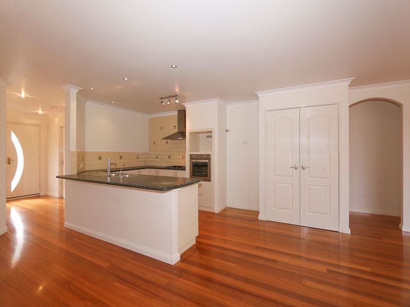 8 Reeves Entrance, Success WA 6164