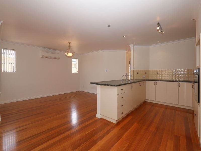 8 Reeves Entrance, Success WA 6164