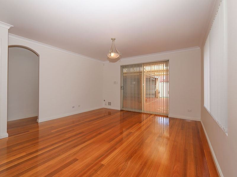 8 Reeves Entrance, Success WA 6164