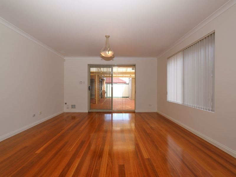 8 Reeves Entrance, Success WA 6164