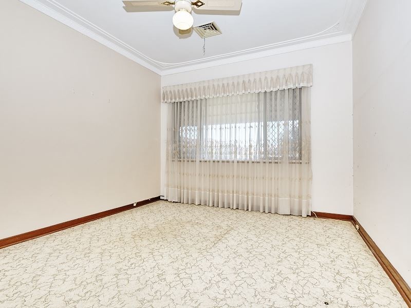 30 Ivermey Road, Hamilton Hill WA 6163