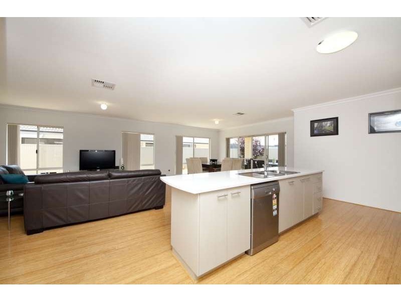 54 Walkingdale Parade, Southern River WA 6110