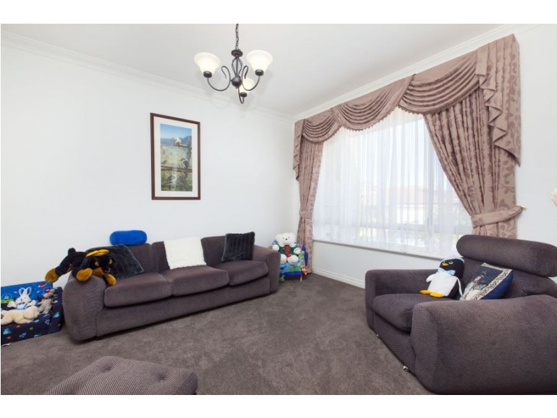 15 Husk Parade, Coogee WA 6166