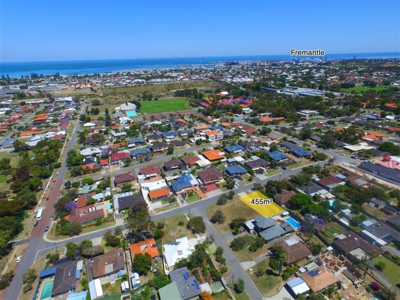 28 Pass Crescent, Beaconsfield WA 6162