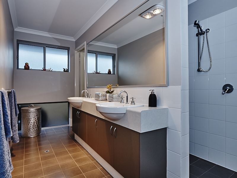 4 Ingrilli Court, Munster WA 6166