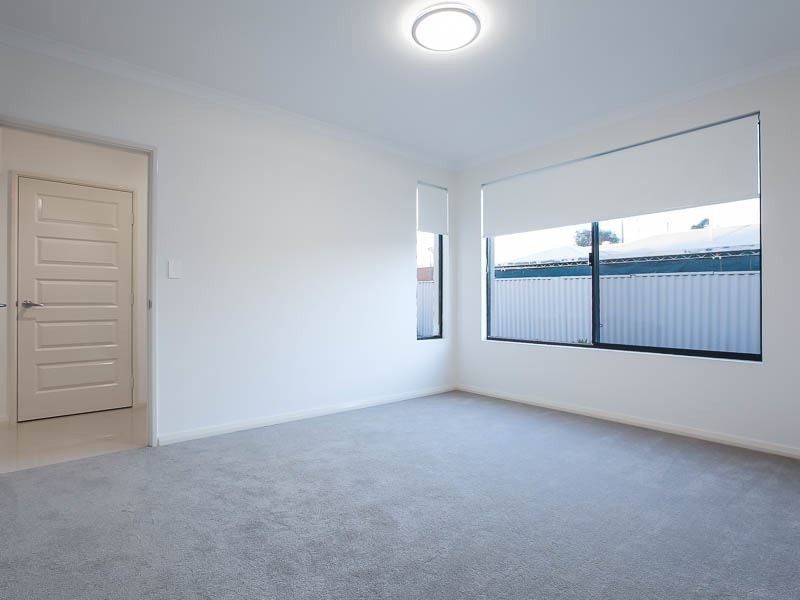 2/39 Phoenix Road, Spearwood WA 6163