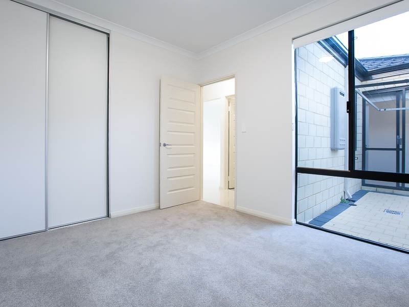 2/39 Phoenix Road, Spearwood WA 6163