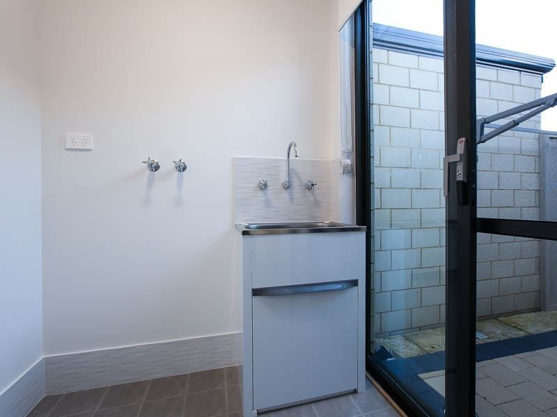 2/39 Phoenix Road, Spearwood WA 6163