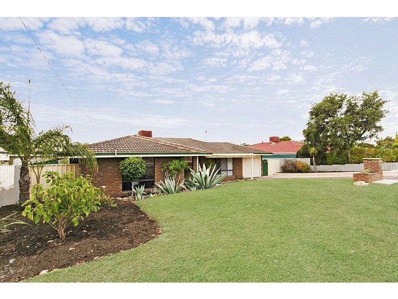 18 Pelican Ramble, Yangebup WA 6164