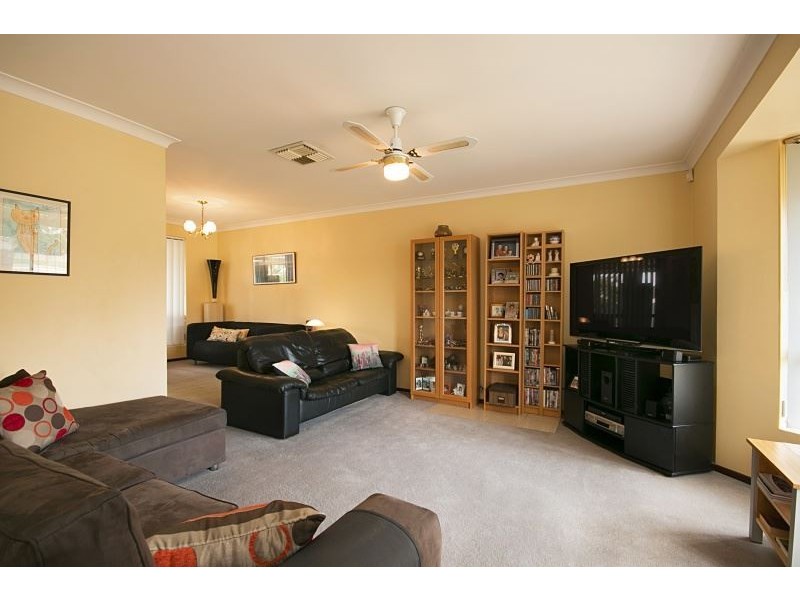 18 Pelican Ramble, Yangebup WA 6164