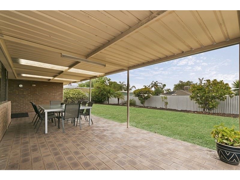 18 Pelican Ramble, Yangebup WA 6164