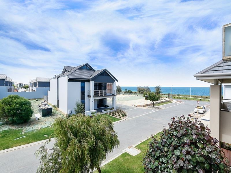 6 Draper St, North Coogee WA 6163