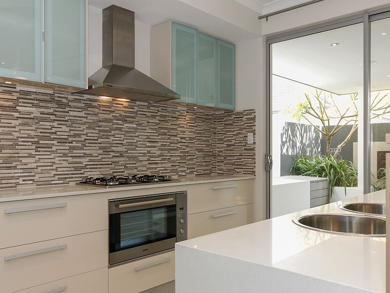 6 Draper St, North Coogee WA 6163