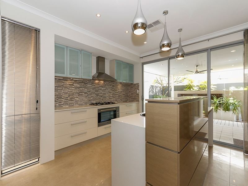 6 Draper St, North Coogee WA 6163