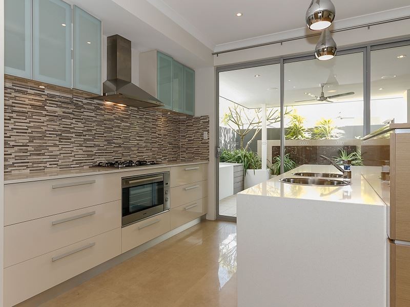 6 Draper St, North Coogee WA 6163