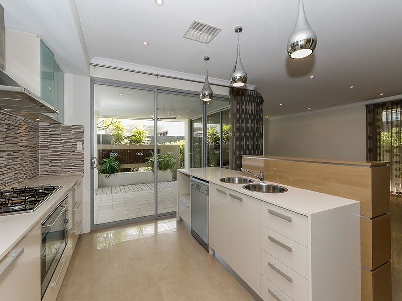 6 Draper St, North Coogee WA 6163