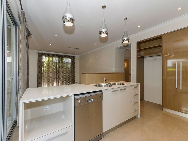 6 Draper St, North Coogee WA 6163