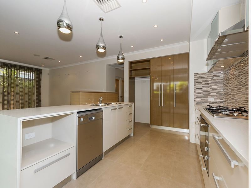 6 Draper St, North Coogee WA 6163