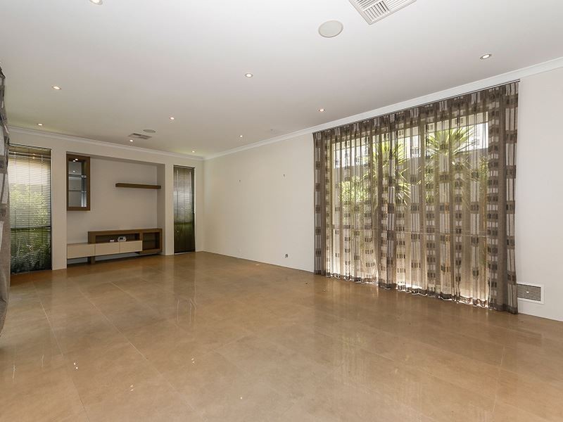 6 Draper St, North Coogee WA 6163