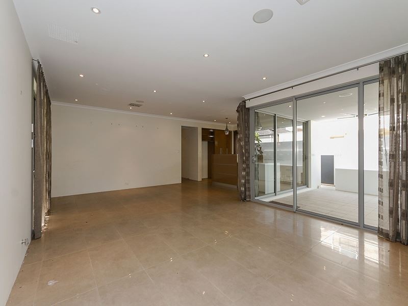 6 Draper St, North Coogee WA 6163