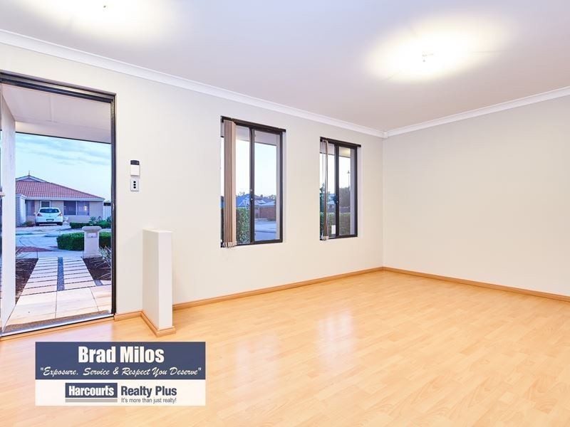 16 Leichhardt Crossing, Hammond Park WA 6164