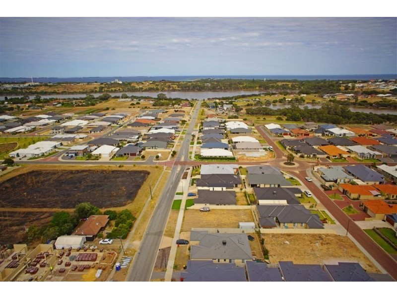 63 West Churchill Avenue, Munster WA 6166