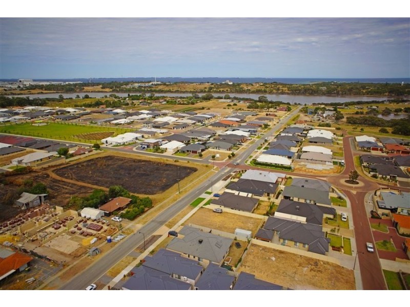 63 West Churchill Avenue, Munster WA 6166