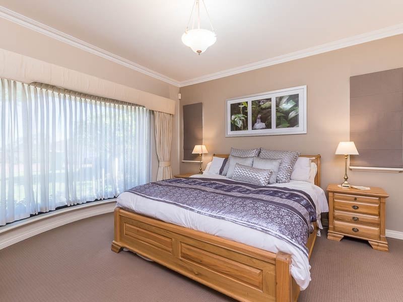 12 Jasper Court, Bibra Lake WA 6163