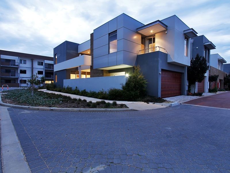 60 Breaksea Drive, North Coogee WA 6163