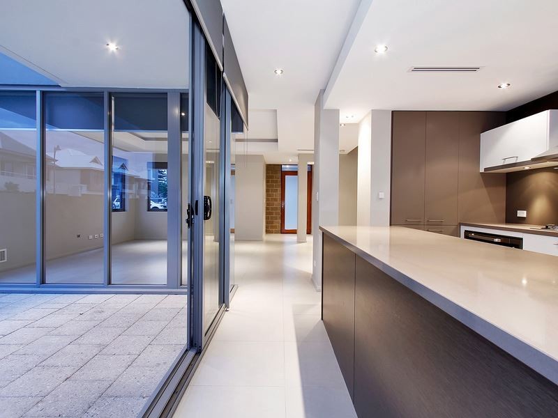 60 Breaksea Drive, North Coogee WA 6163