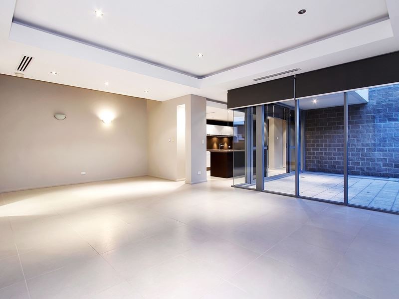 60 Breaksea Drive, North Coogee WA 6163