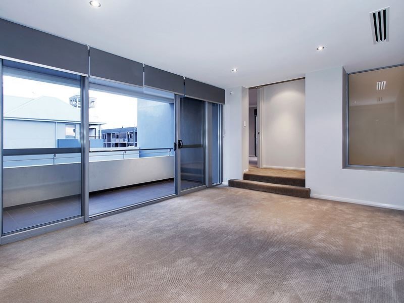 60 Breaksea Drive, North Coogee WA 6163