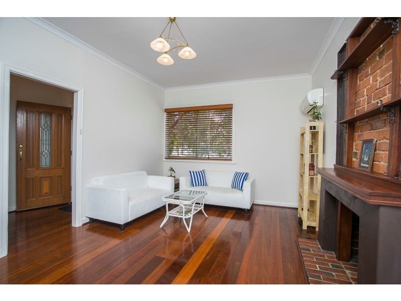 373 South Street, Hilton WA 6163