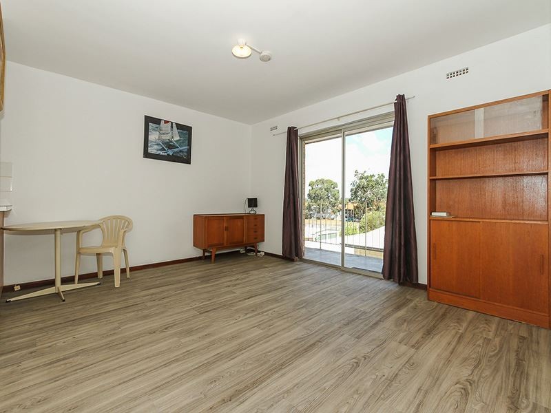 8/4 Southend Rd, Hamilton Hill WA 6163