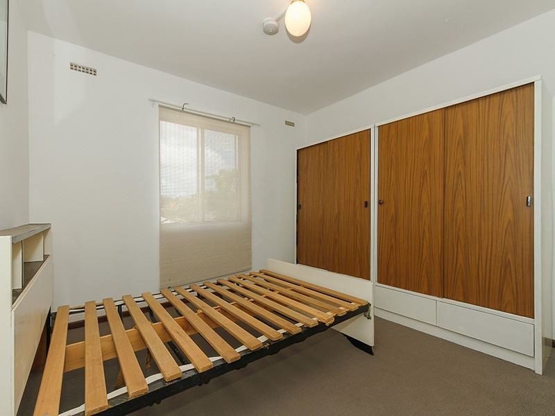 8/4 Southend Rd, Hamilton Hill WA 6163