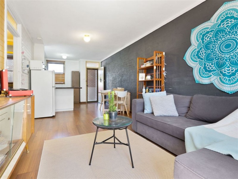 1/221 Clontarf Road, Hamilton Hill WA 6163