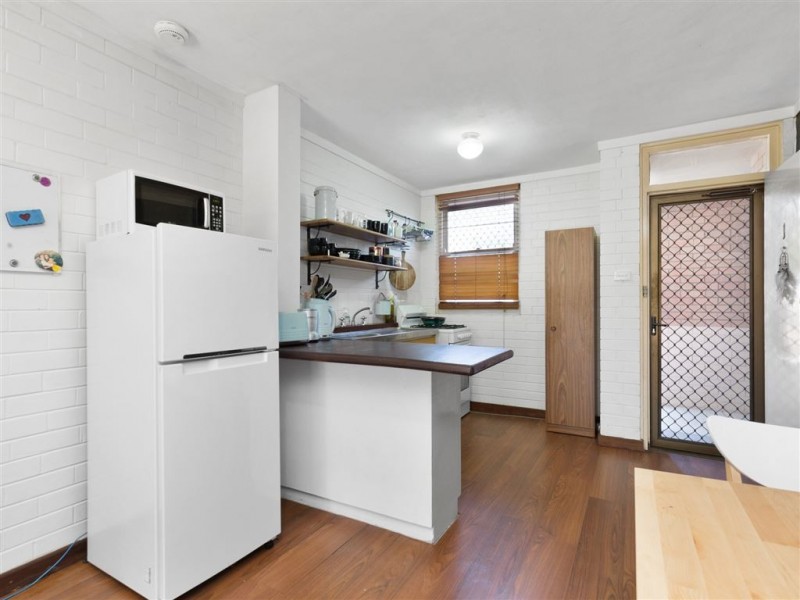 1/221 Clontarf Road, Hamilton Hill WA 6163