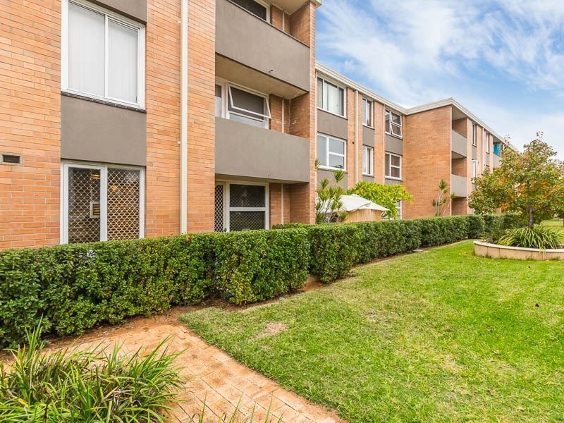 1/221 Clontarf Road, Hamilton Hill WA 6163