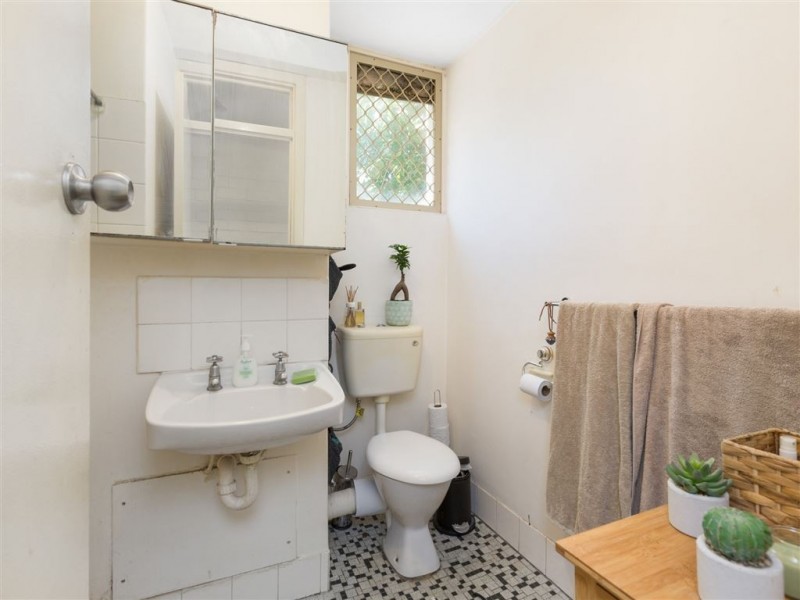 1/221 Clontarf Road, Hamilton Hill WA 6163