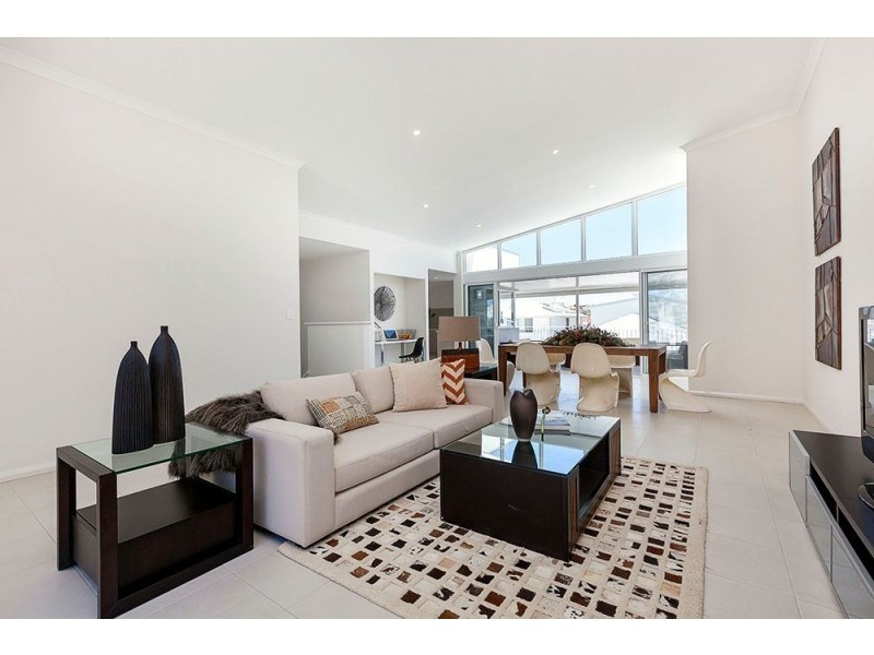 7 Crown Terrace, Coogee WA 6166