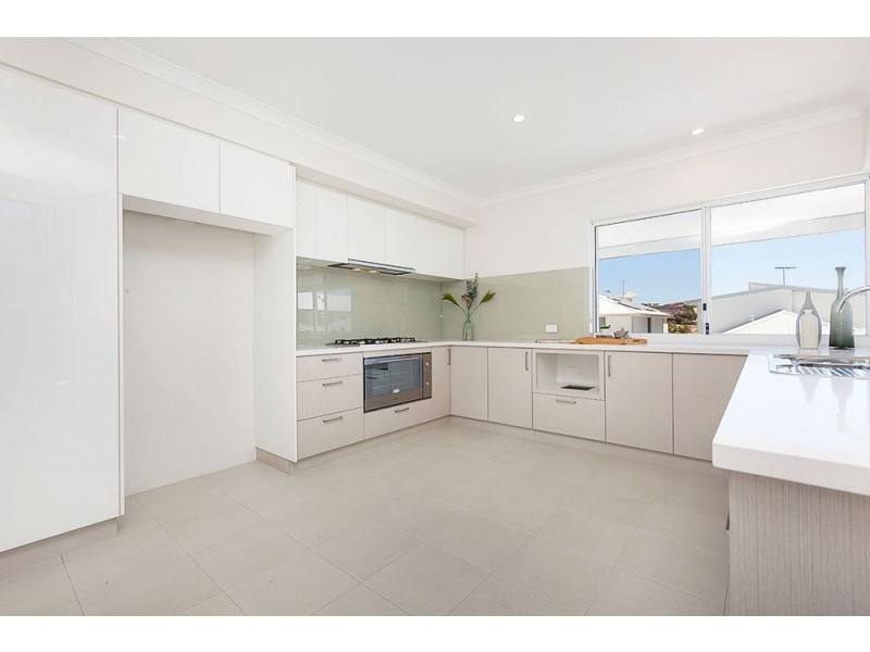 7 Crown Terrace, Coogee WA 6166