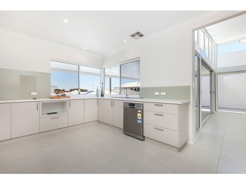 7 Crown Terrace, Coogee WA 6166