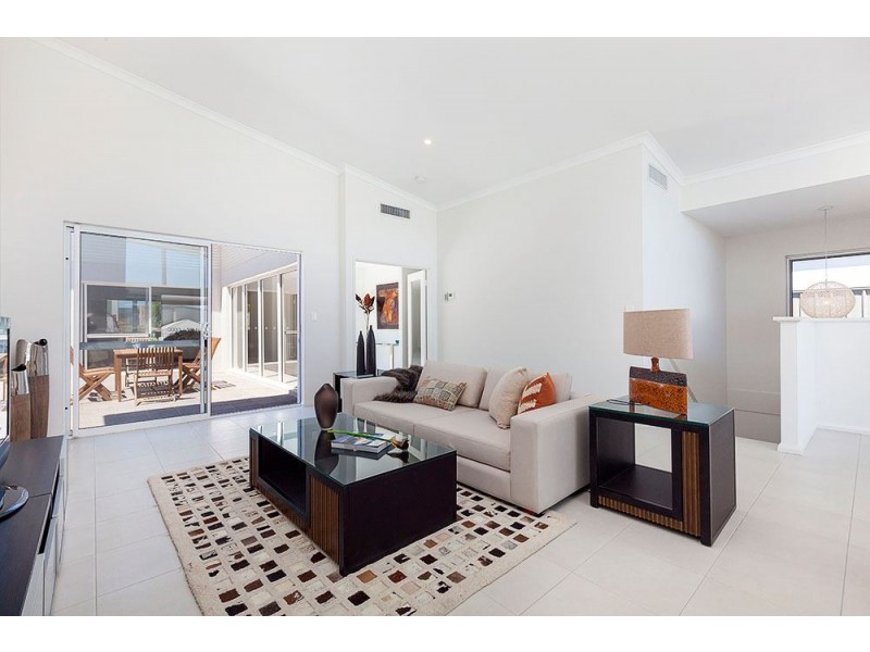 7 Crown Terrace, Coogee WA 6166