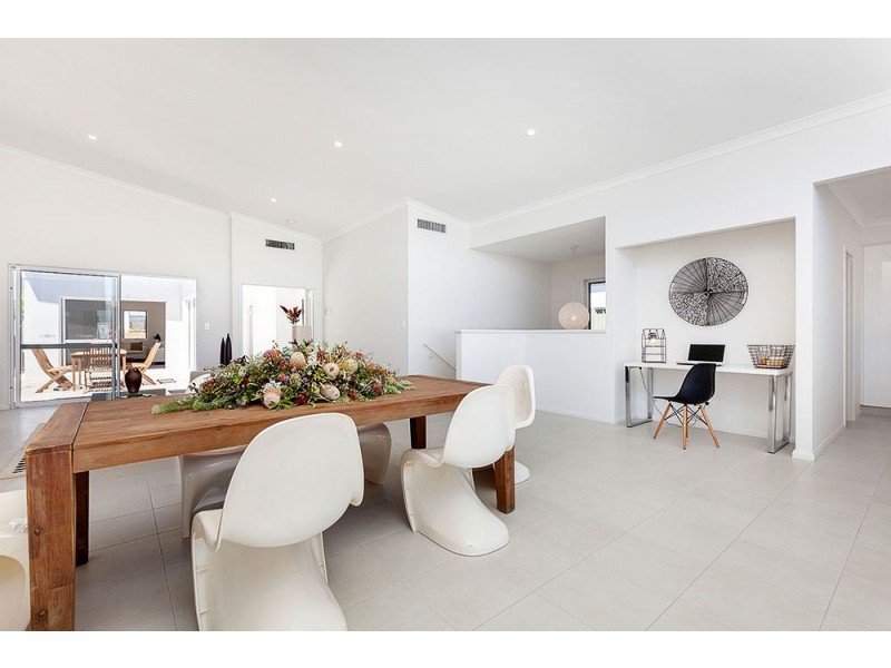 7 Crown Terrace, Coogee WA 6166
