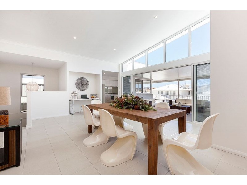 7 Crown Terrace, Coogee WA 6166