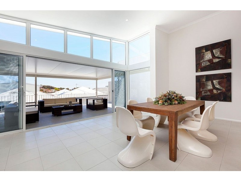 7 Crown Terrace, Coogee WA 6166