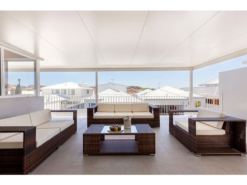 7 Crown Terrace, Coogee WA 6166