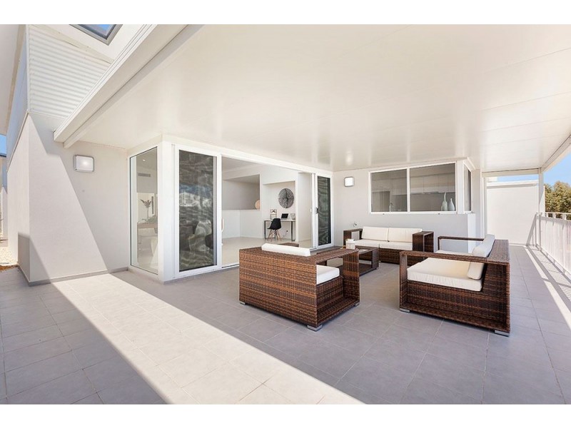 7 Crown Terrace, Coogee WA 6166
