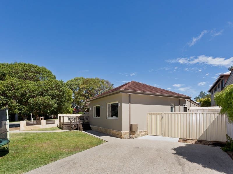9 Bromley Road, Hilton WA 6163
