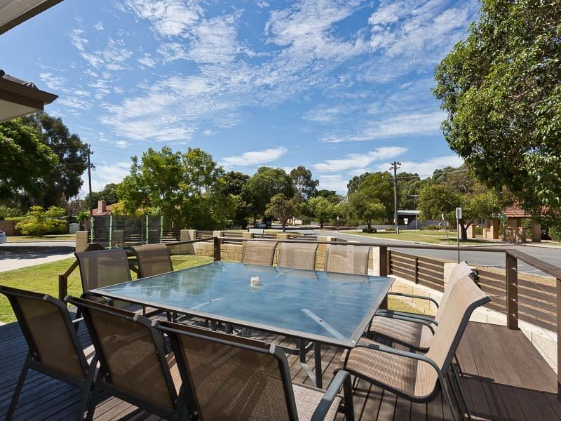 9 Bromley Road, Hilton WA 6163